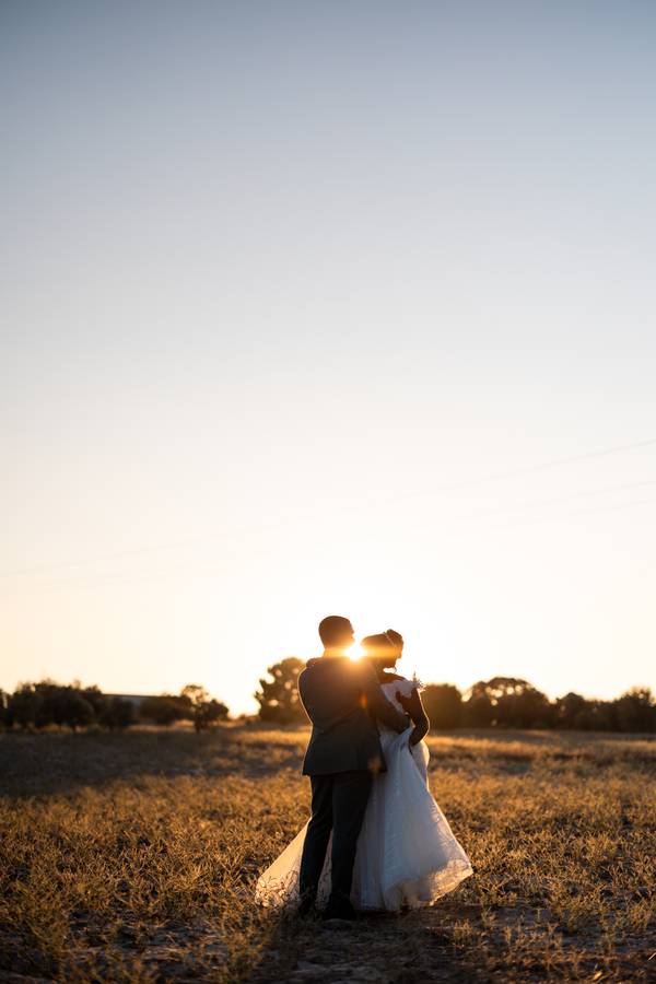 Couple at sunset in the fields — wedding in the Alentejo