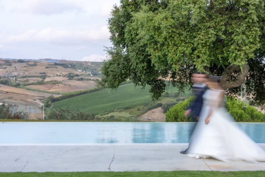 Couple running beside the infinity pool — wedding in the Douro Valley