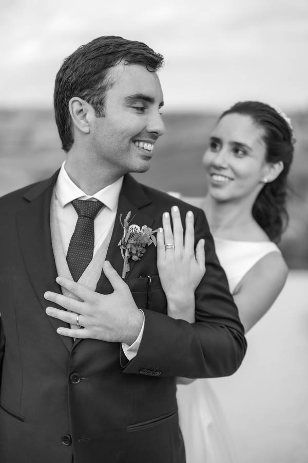 Black and white portrait of the couple smiling — wedding in the Douro Valley