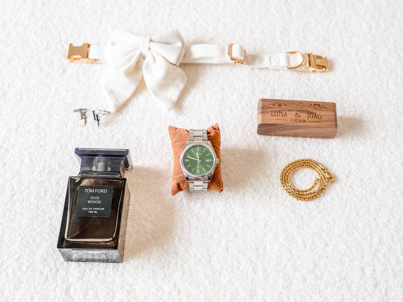Groom's details: bow, watch and fragrance — wedding in Comporta