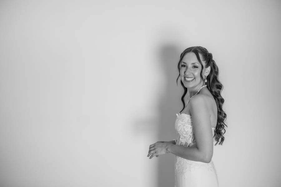 Bride smiling against the wall — wedding in Évora