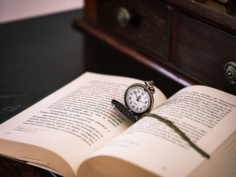 Pocket watch on an open book — wedding in Óbidos